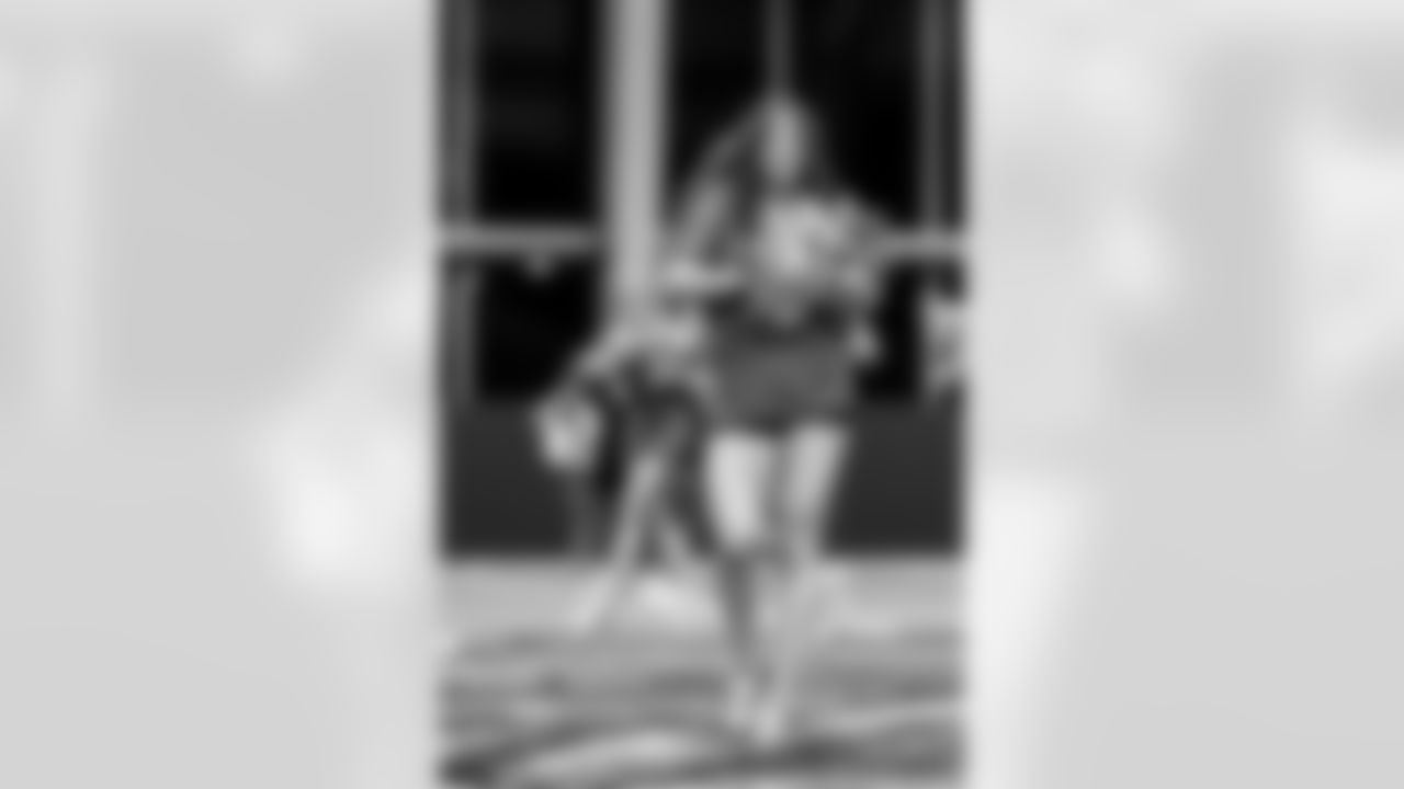 TAMPA, FL - November 06, 2025 - Tampa Bay Buccaneers Cheerleaders during Field Rehearsal at AdventHealth Training Center. Photo By Tori Richman/Tampa Bay Buccaneers