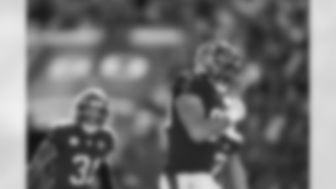 TAMPA, FL - November 30, 2025 - Outside Linebacker Anthony Nelson #98 of the Tampa Bay Buccaneers during the game between the Arizona Cardinals and Tampa Bay Buccaneers. The Bucs won the game, 20-17. Photo By Tori Richman/Tampa Bay Buccaneers