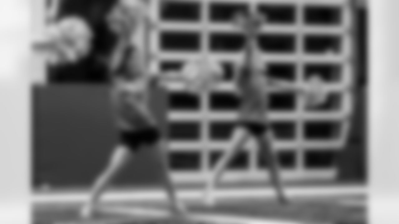 TAMPA, FL - November 06, 2025 - Tampa Bay Buccaneers Cheerleaders during Field Rehearsal at AdventHealth Training Center. Photo By Tori Richman/Tampa Bay Buccaneers