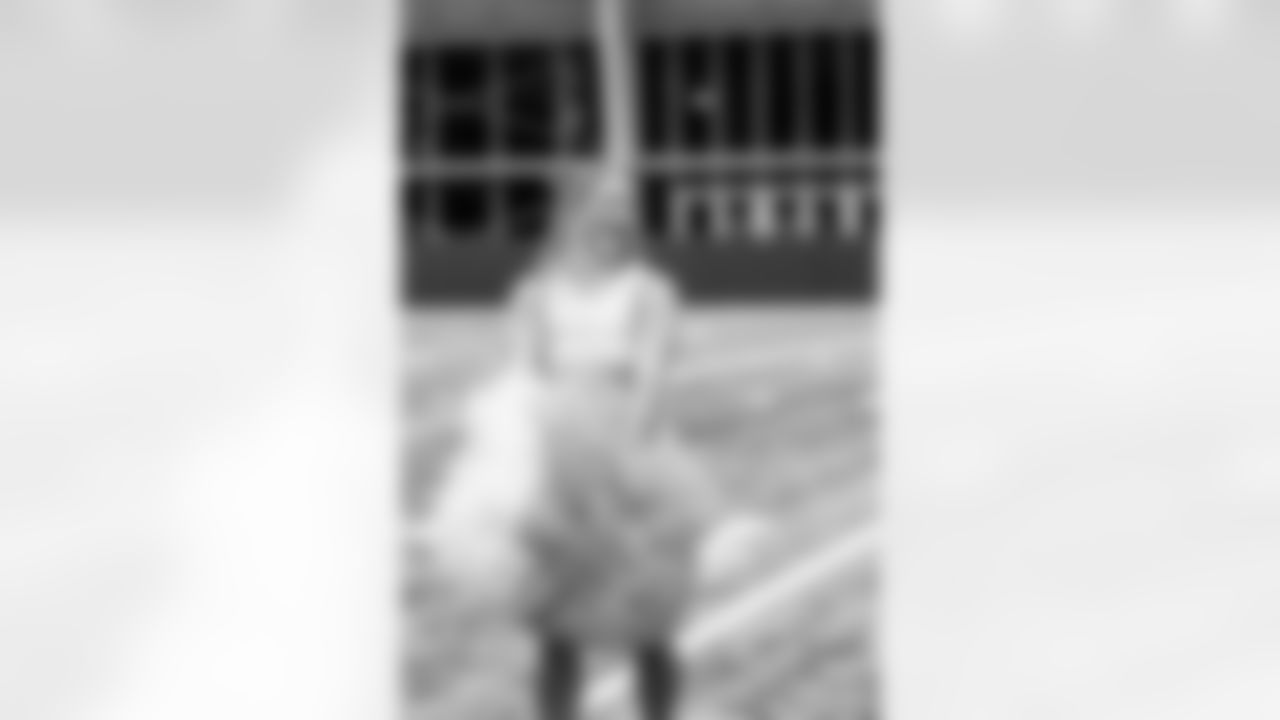 TAMPA, FL - December 09, 2025 - Tampa Bay Buccaneers Cheerleaders during Field Rehearsal at AdventHealth Training Center. Photo By Tori Richman/Tampa Bay Buccaneers