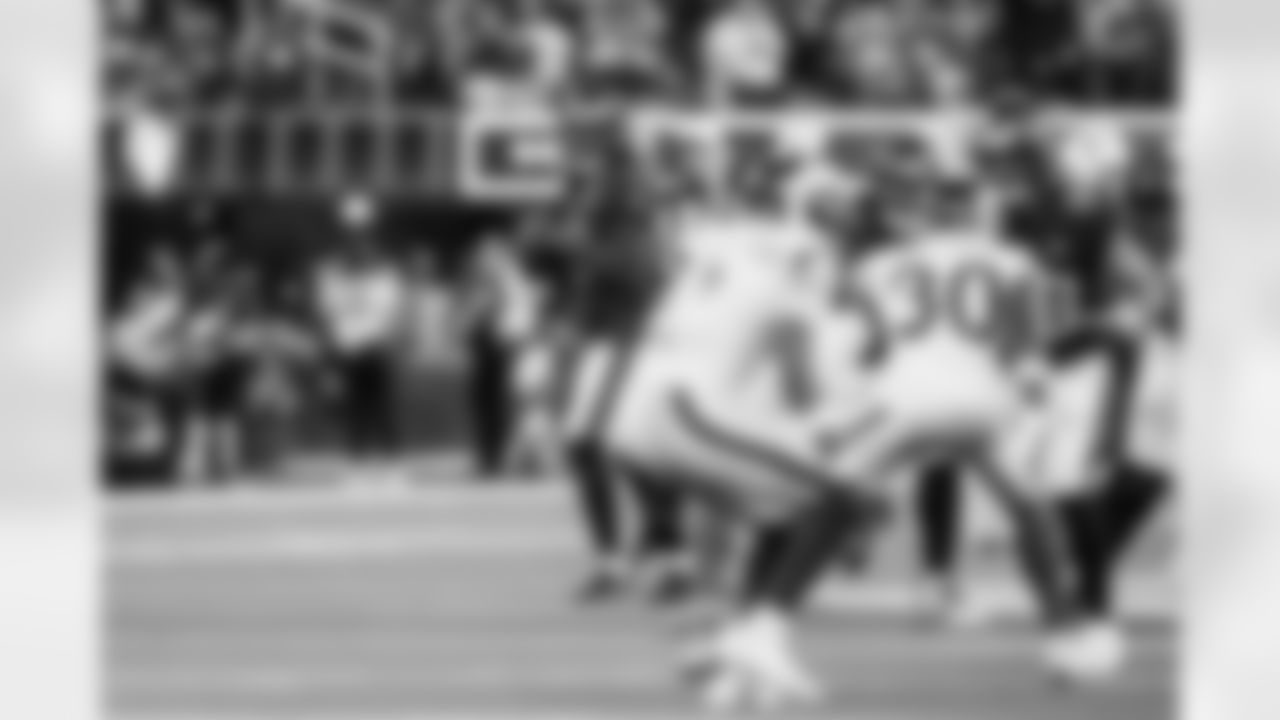 INGLEWOOD, CA - November 23, 2025 - Quarterback Teddy Bridgewater #10 of the Tampa Bay Buccaneers during the game between the Tampa Bay Buccaneers and Los Angeles Rams. The Bucs lost the game, 34-7. Photo By Tori Richman/Tampa Bay Buccaneers