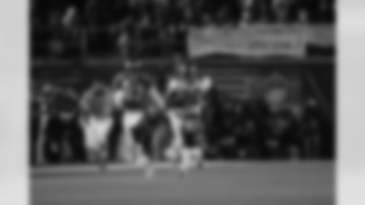 PHILADELPHIA, PA - JANUARY 19: Cornerback Ronde Barber #20 of the Tampa Bay Buccaneers returns an interception 92 yards for a touchdown against the Philadelphia Eagles during the NFC Championship Game at Veterans Stadium on January 19, 2003 in Philadelphia, Pennsylvania. The Buccaneers won 27-10. (Rod Millington/Tampa Bay Buccaneers)