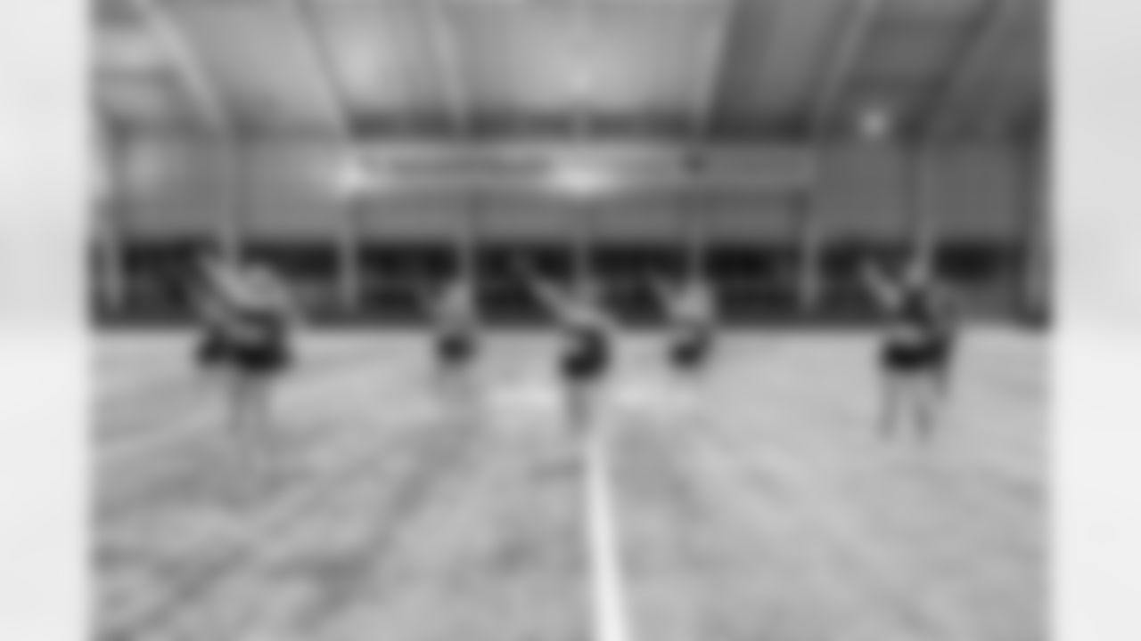 TAMPA, FL - November 20, 2025 - Tampa Bay Buccaneers Cheerleaders during Field Rehearsal at AdventHealth Training Center. Photo By Tori Richman/Tampa Bay Buccaneers