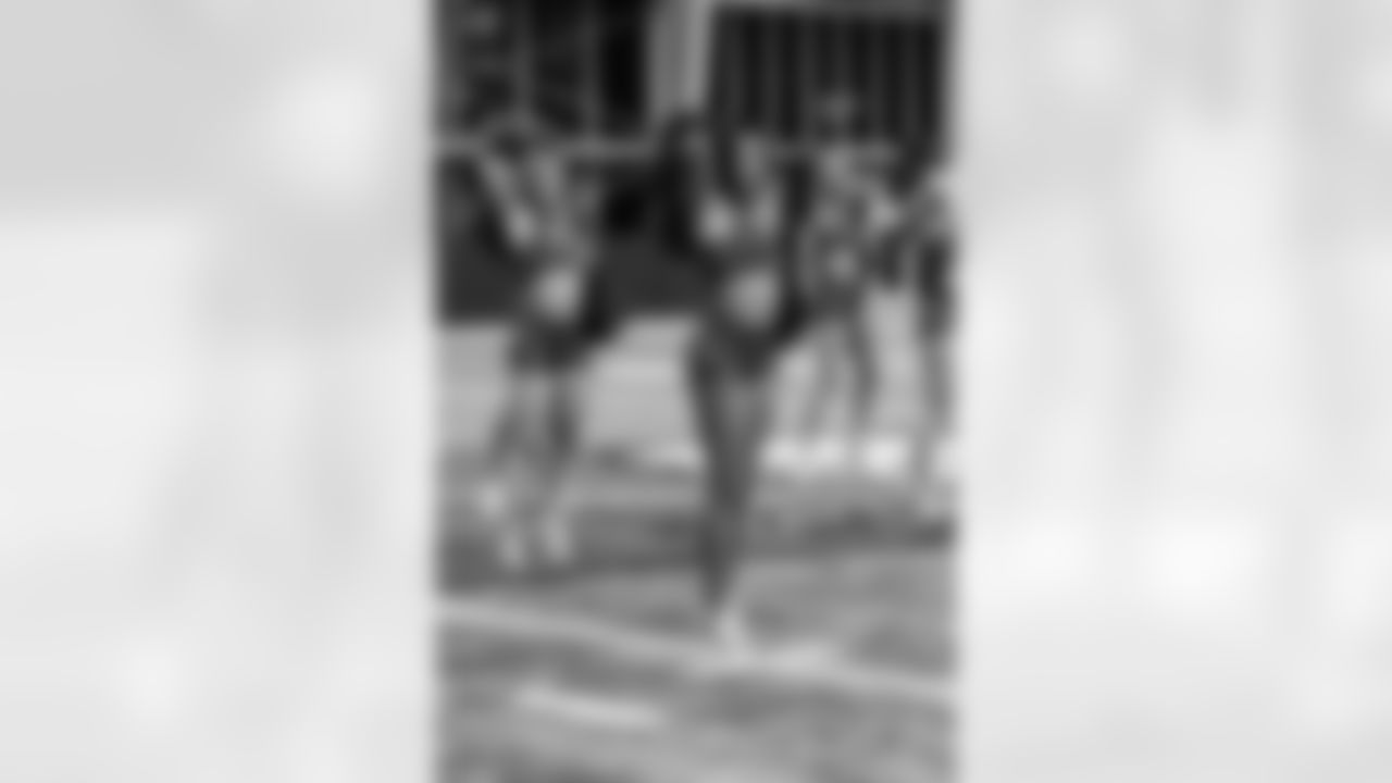 TAMPA, FL - January 02, 2026 - Tampa Bay Buccaneers Cheerleaders field rehearsal at AdventHealth Training Center. Photo By Tori Richman/Tampa Bay Buccaneers