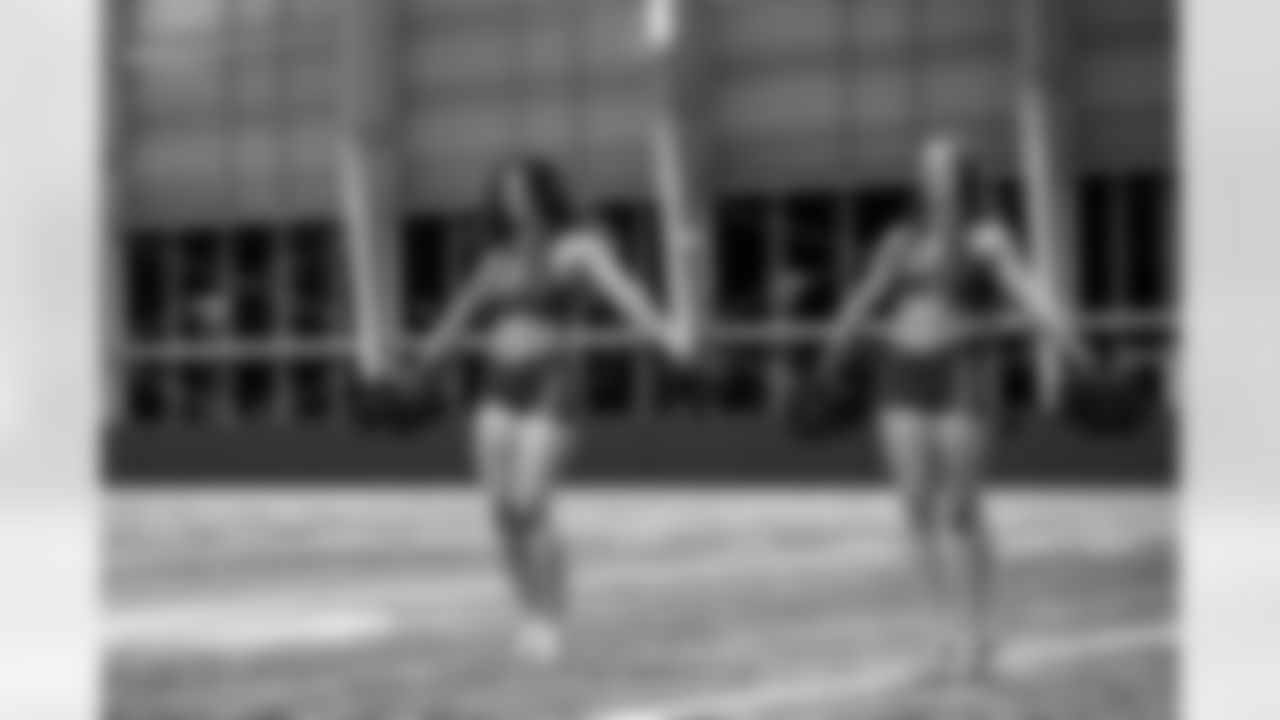 TAMPA, FL - January 02, 2026 - Tampa Bay Buccaneers Cheerleaders field rehearsal at AdventHealth Training Center. Photo By Tori Richman/Tampa Bay Buccaneers