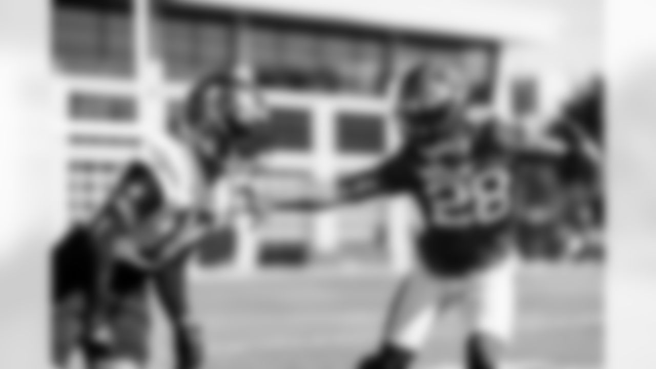 TAMPA, FL - December 17, 2025 - Week 16 practice at AdventHealth Training Center. Photo By Tori Richman/Tampa Bay Buccaneers