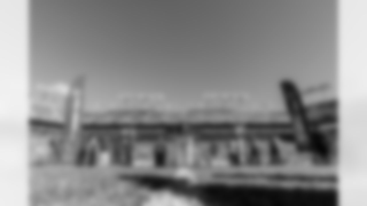 TAMPA, FL - November 30, 2025 - Buccaneers Legend Simeon Rice during Rice's Ring of Honor induction ceremony at halftime of the game between the Arizona Cardinals and Tampa Bay Buccaneers. The Bucs won the game, 20-17. Photo By Doug DeFelice/Tampa Bay Buccaneers