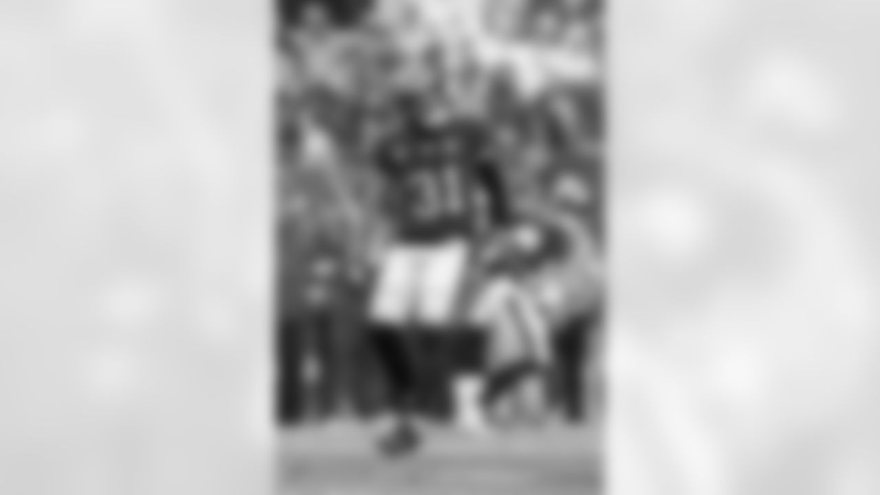 TAMPA, FL - January 03, 2026 - The Carolina Panthers and Tampa Bay Buccaneers play a regular season game at Raymond James Stadium. The Bucs won the game, 16-14. Photo By Doug DeFelice/Tampa Bay Buccaneers