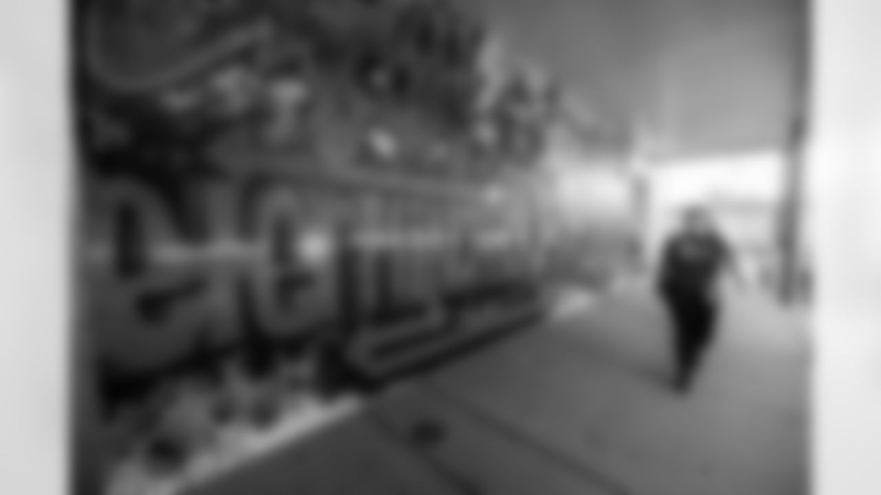 TAMPA, FL - March 03, 2026 - The Tampa Bay Buccaneers and Dr. Seuss Enterprises celebrate National Reading Month at Potter Elementary School. Photo By Doug DeFelice/Tampa Bay Buccaneers