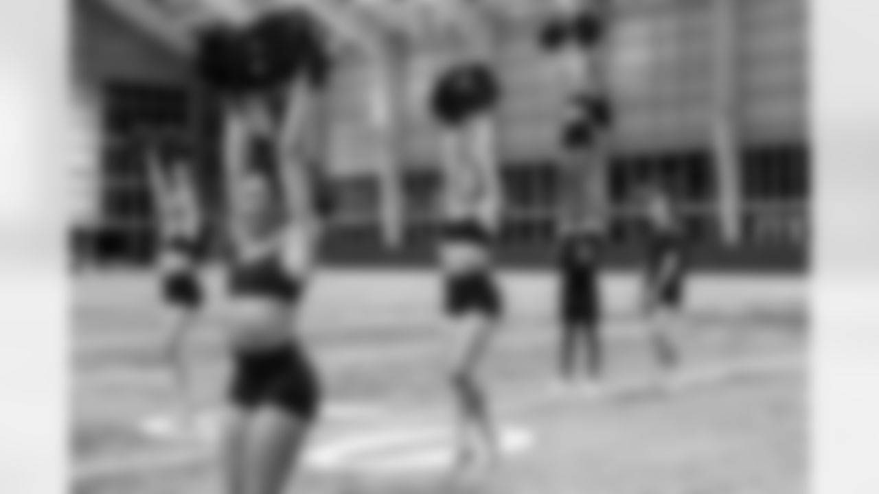 TAMPA, FL - November 20, 2025 - Tampa Bay Buccaneers Cheerleaders during Field Rehearsal at AdventHealth Training Center. Photo By Tori Richman/Tampa Bay Buccaneers