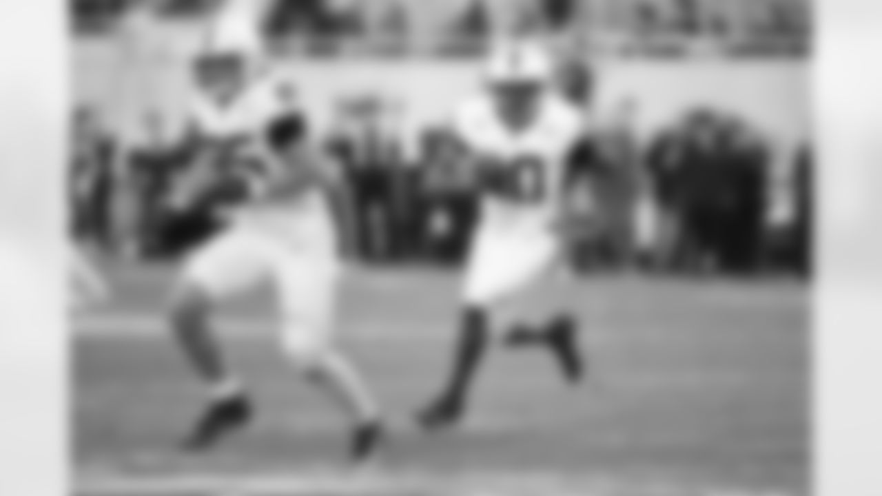 Penn State running back Nicholas Singleton, right, runs with the ball behind tight end Luke Reynolds, left, during the first half of an NCAA college football game against Michigan State, Saturday, Nov. 15, 2025, in East Lansing, Mich. (AP Photo/Jose Juarez)