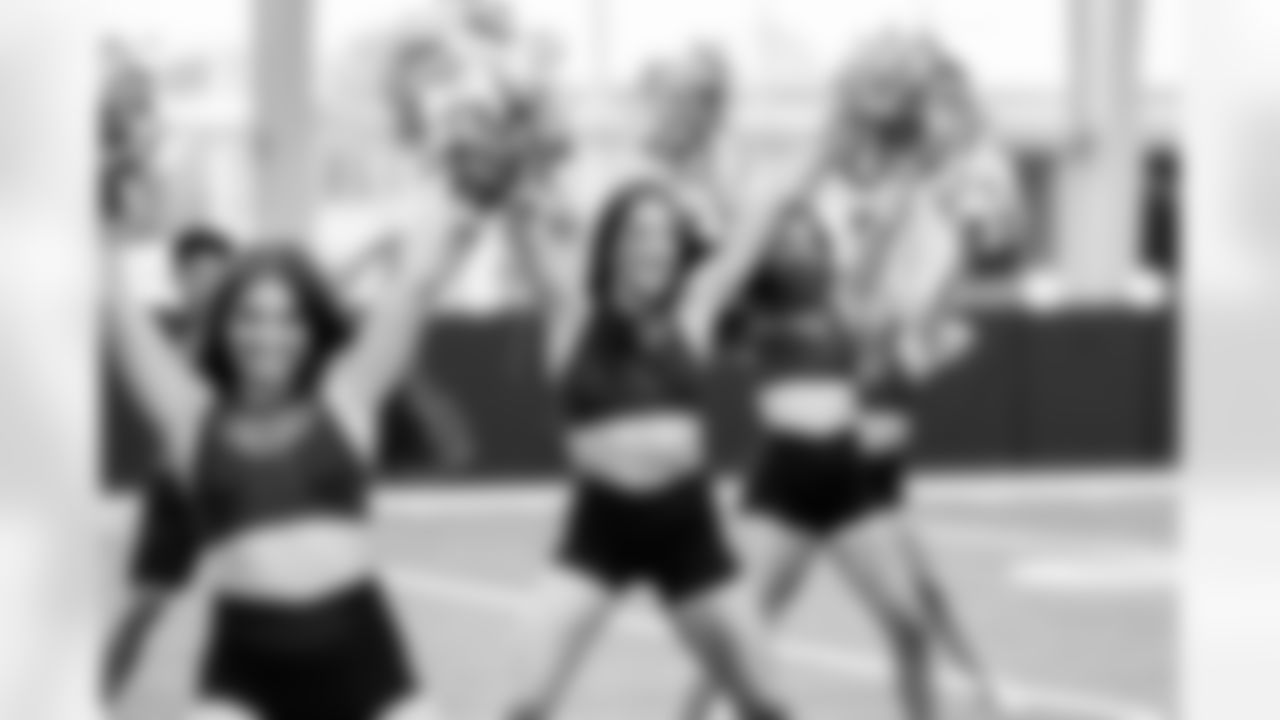 TAMPA, FL - October 07, 2025 - Tampa Bay Buccaneers Cheerleaders field rehearsal at AdventHealth Training Center. Photo By Tori Richman/Tampa Bay Buccaneers