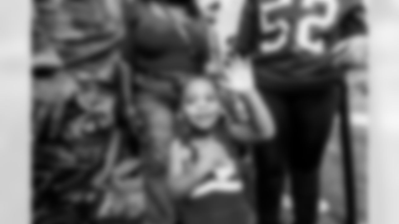 TAMPA, FL - December 29, 2024 - Inside Linebacker K.J. Britt #52 of the Tampa Bay Buccaneers' daughter before the game between the Carolina Panthers and Tampa Bay Buccaneers. The Bucs won the game, 48-14. Photo By Tori Richman/Tampa Bay Buccaneers