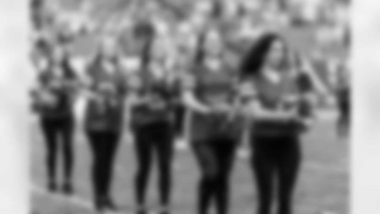 TAMPA, FL - December 07, 2025 - The Tampa Bay Buccaneers and New Orleans Saints during a regular season game at Raymond James Stadium. The Bucs lost the game, 24-20. Photo By Tori Richman/Tampa Bay Buccaneers