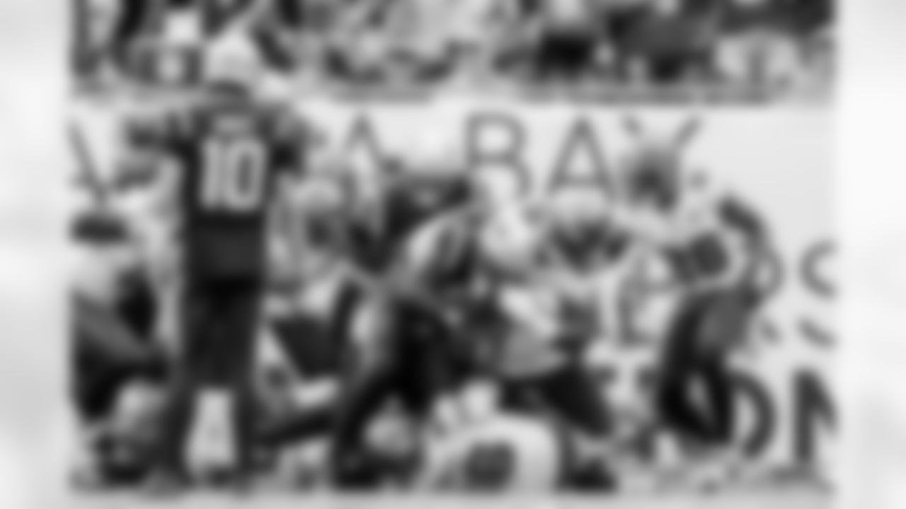 TAMPA, FL - November 09, 2025 - Defensive Lineman Elijah Simmons #92 of the Tampa Bay Buccaneers during the game between the New England Patriots and Tampa Bay Buccaneers. The Bucs lost the game, 28-23. Photo By Tori Richman/Tampa Bay Buccaneers