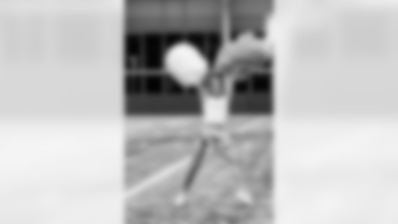 TAMPA, FL - December 09, 2025 - Tampa Bay Buccaneers Cheerleaders during Field Rehearsal at AdventHealth Training Center. Photo By Tori Richman/Tampa Bay Buccaneers