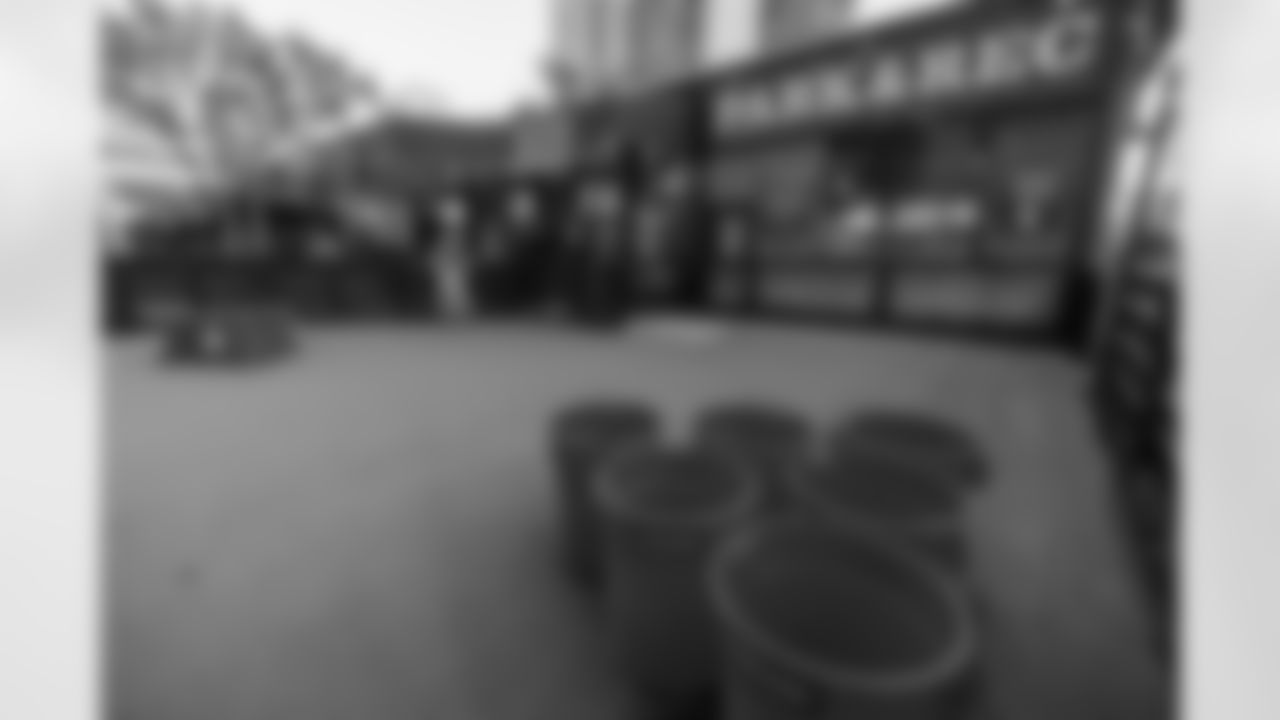 ST. PETERSBURG, FL - November 13, 2025 - "Bucs Run" Raise The Flags event with Pinellas Run Club at Park & Rec in St. Petersburg. Photo By Doug DeFelice/Tampa Bay Buccaneers