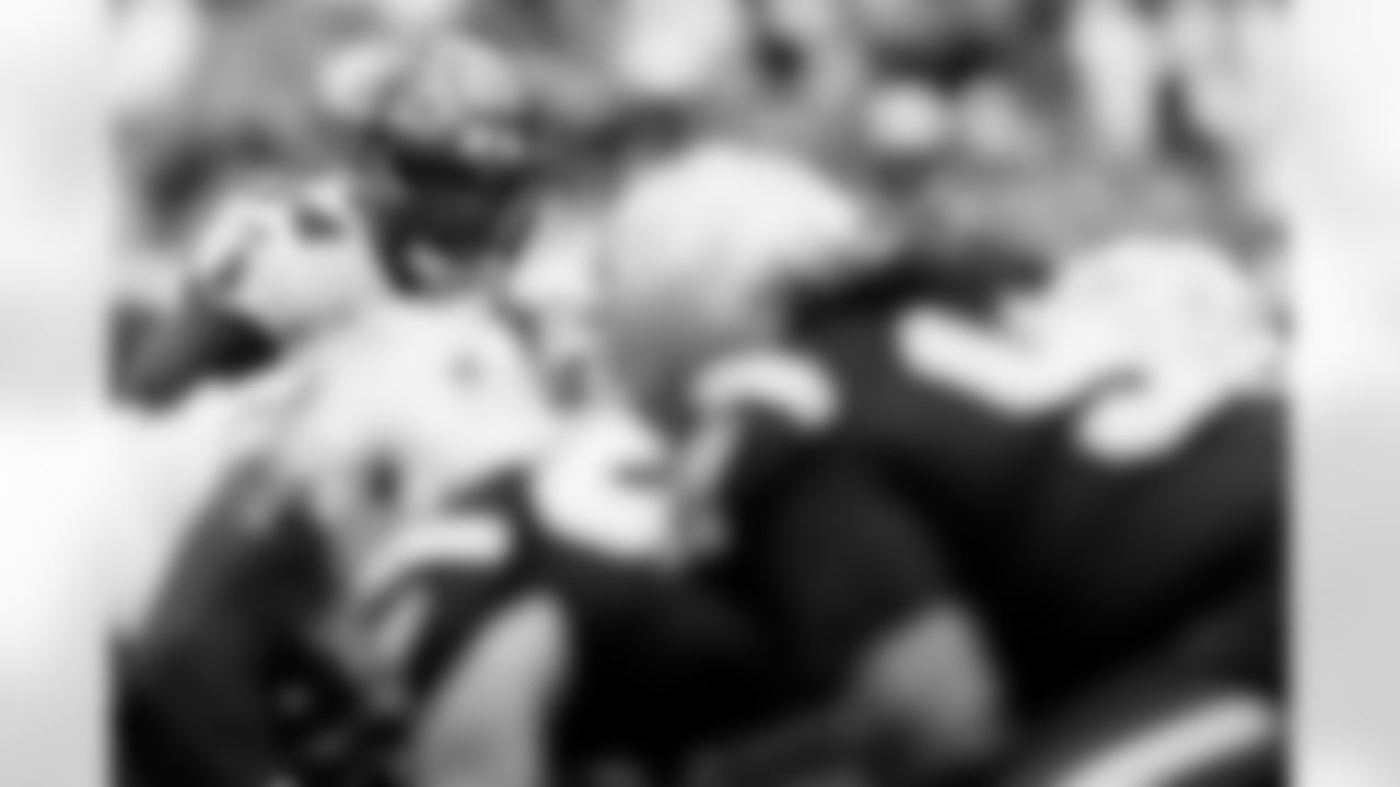 TAMPA, FL - November 09, 2025 - Inside Linebacker Lavonte David #54 of the Tampa Bay Buccaneers during the game between the New England Patriots and Tampa Bay Buccaneers. The Bucs lost the game, 28-23. Photo By Kyle Zedaker/Tampa Bay Buccaneers