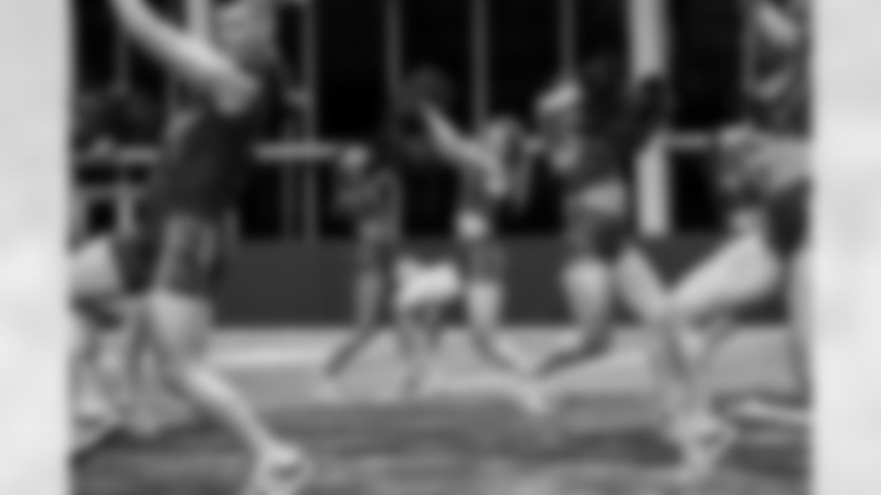 TAMPA, FL - January 02, 2026 - Tampa Bay Buccaneers Cheerleaders field rehearsal at AdventHealth Training Center. Photo By Tori Richman/Tampa Bay Buccaneers