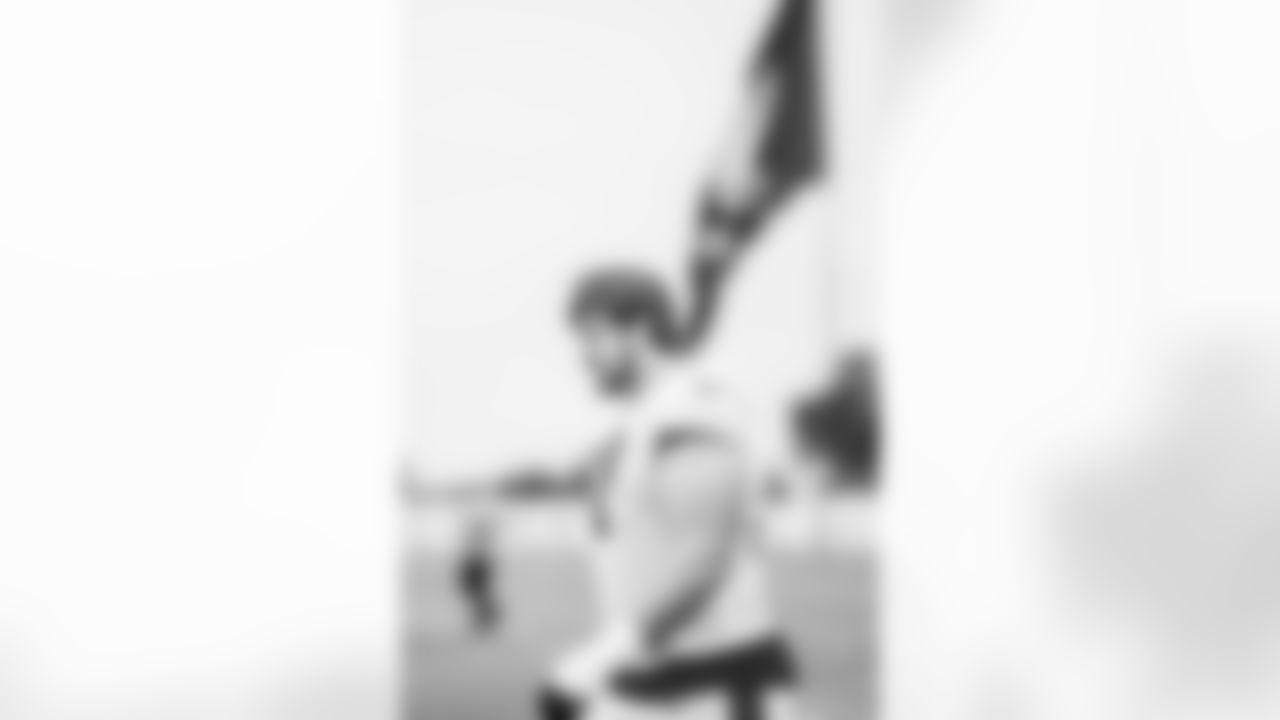 TAMPA, FL - November 06, 2025 - Guard Luke Goedeke #67 of the Tampa Bay Buccaneers during practice at AdventHealth Training Center. Photo By Tori Richman/Tampa Bay Buccaneers