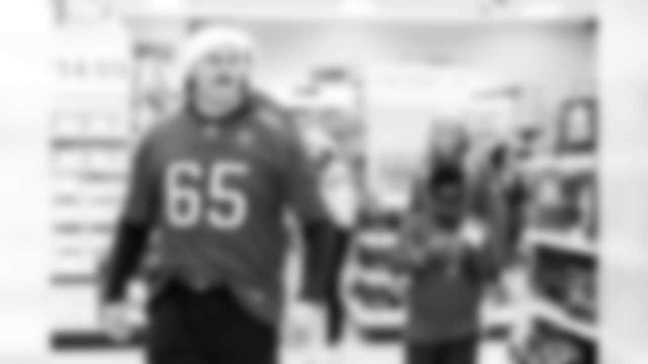TAMPA, FL - December 15, 2025 - The Tampa Bay Buccaneers offensive line hosts the annual 'O-Line Lights Up Christmas' event providing holiday shopping sprees for local children. Photo By Kyle Zedaker/Tampa Bay Buccaneers