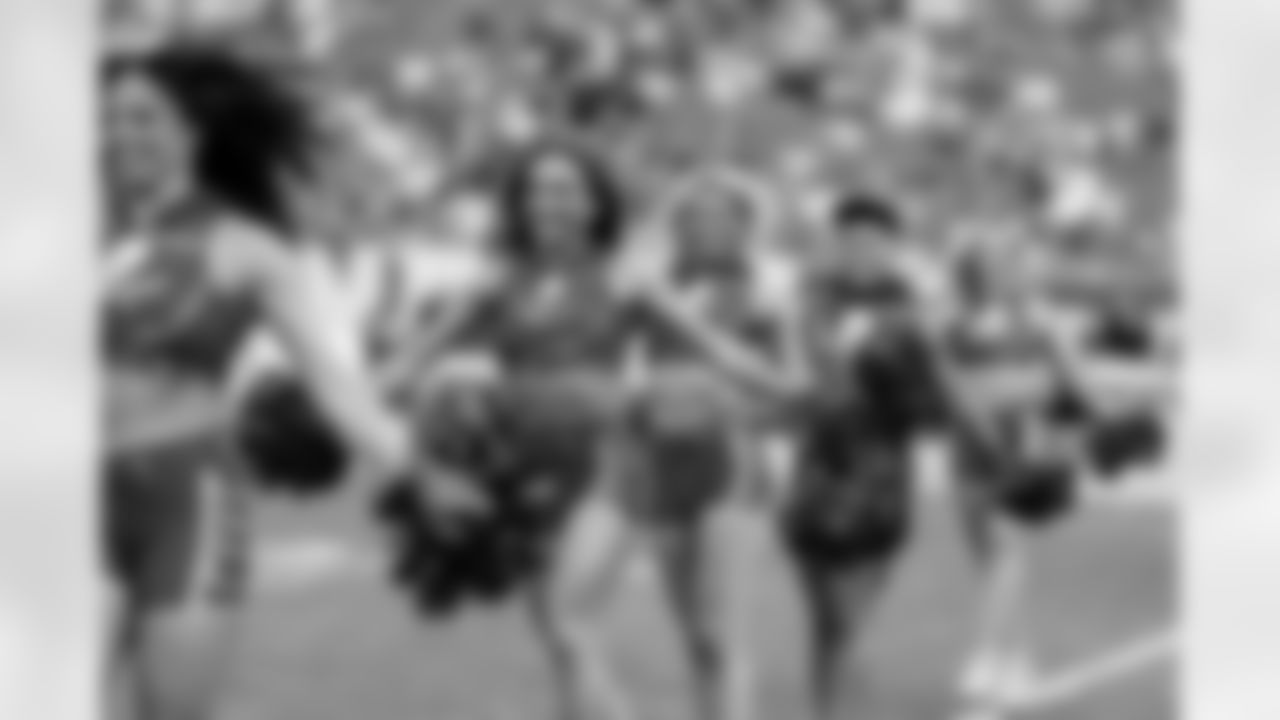 TAMPA, FL - December 07, 2025 - The Tampa Bay Buccaneers and New Orleans Saints during a regular season game at Raymond James Stadium. The Bucs lost the game, 24-20. Photo By Kyle Zedaker/Tampa Bay Buccaneers