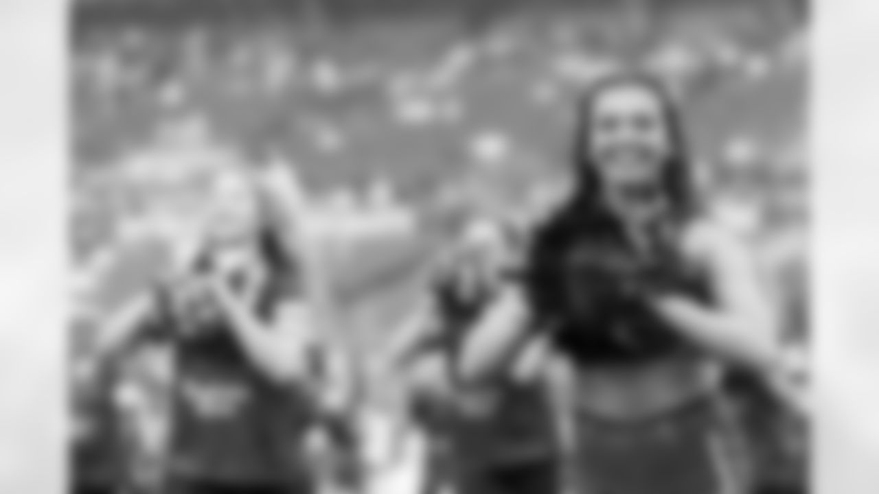 TAMPA, FL - December 07, 2025 - The Tampa Bay Buccaneers and New Orleans Saints during a regular season game at Raymond James Stadium. The Bucs lost the game, 24-20. Photo By Doug DeFelice/Tampa Bay Buccaneers