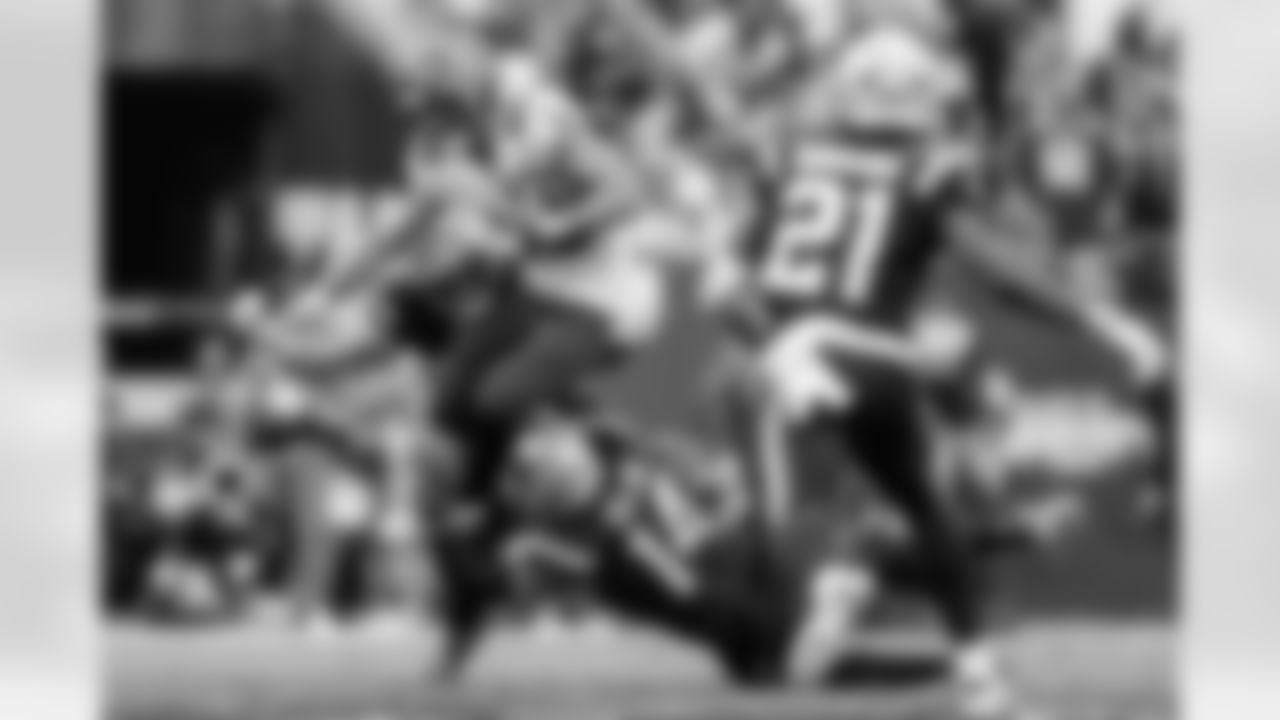 TAMPA, FL - November 09, 2025 - Tight End Cade Otton #88 of the Tampa Bay Buccaneers during the game between the New England Patriots and Tampa Bay Buccaneers. The Bucs lost the game, 28-23. Photo By Doug DeFelice/Tampa Bay Buccaneers