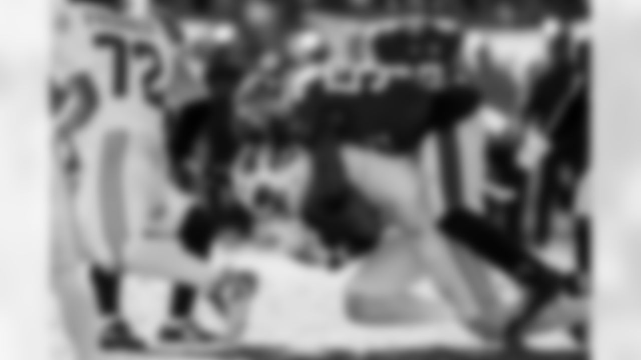 TAMPA, FL - November 30, 2025 - Inside Linebacker Lavonte David #54 of the Tampa Bay Buccaneers during the game between the Arizona Cardinals and Tampa Bay Buccaneers. The Bucs won the game, 20-17. Photo By Tori Richman/Tampa Bay Buccaneers