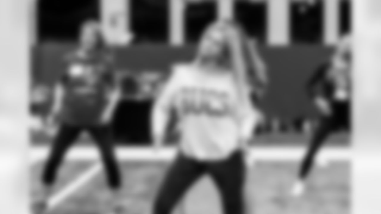 TAMPA, FL - November 19, 2025 - Tampa Bay Buccaneers Cheerleaders and Alumni during Field Rehearsal at AdventHealth Training Center. Photo By Tori Richman/Tampa Bay Buccaneers