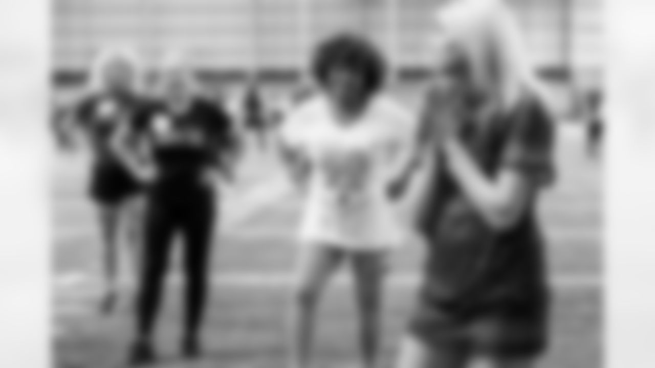 TAMPA, FL - November 19, 2025 - Tampa Bay Buccaneers Cheerleaders and Alumni during Field Rehearsal at AdventHealth Training Center. Photo By Tori Richman/Tampa Bay Buccaneers