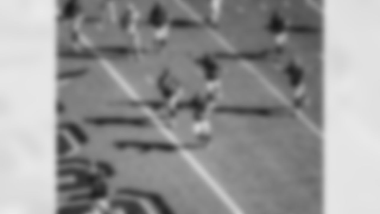 TAMPA, FL - November 30, 2025 - The offense goes to celebrate with Tackle Tristan Wirfs #78 of the Tampa Bay Buccaneers after Wirfs catches a touchdown during the game between the Arizona Cardinals and Tampa Bay Buccaneers. The Bucs won the game, 20-17. Photo By Dave Pullis/Tampa Bay Buccaneers