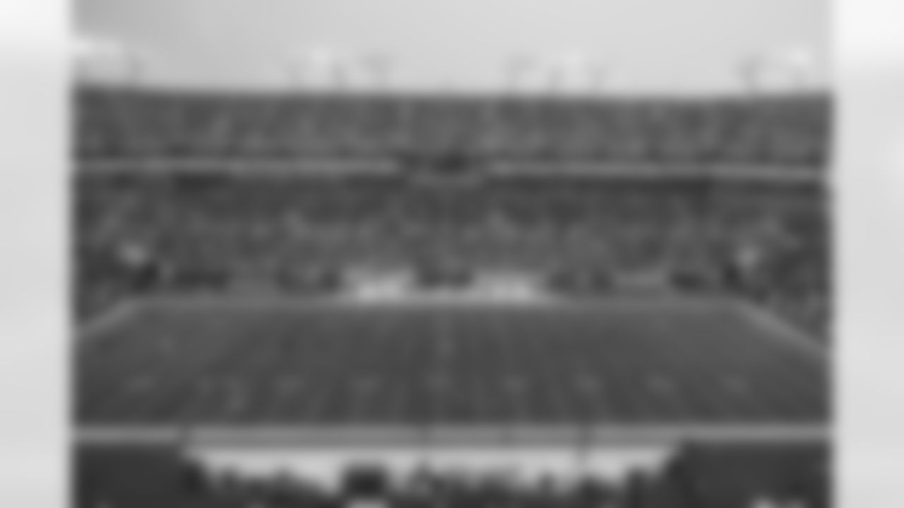 TAMPA, FL - December 07, 2025 - The Tampa Bay Buccaneers and New Orleans Saints during a regular season game at Raymond James Stadium. The Bucs lost the game, 24-20. Photo By Dave Pullis/Tampa Bay Buccaneers