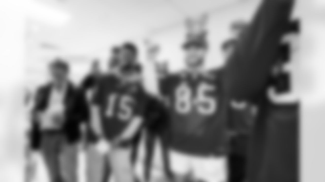 ST. PETERSBURG, FL - December 16, 2025 - Rookie Club visit to Johns Hopkins All Children's Hospital. Photo By Tori Richman/Tampa Bay Buccaneers