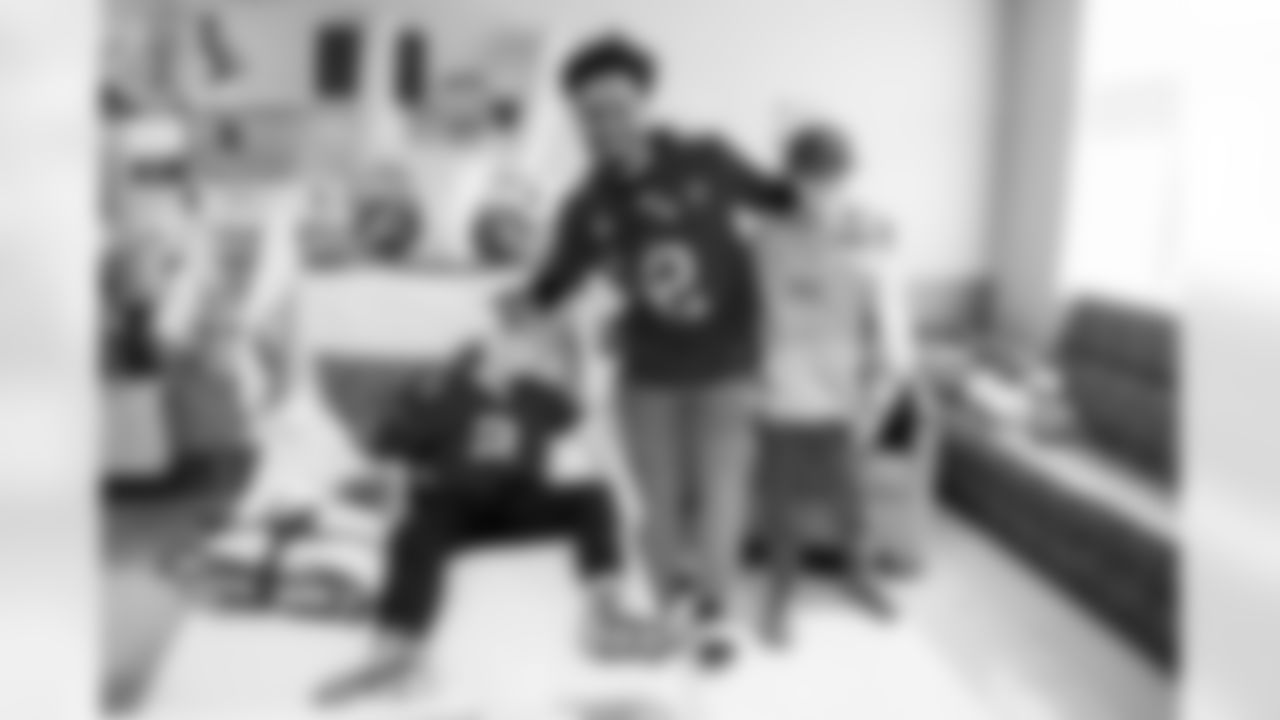 ST. PETERSBURG, FL - December 16, 2025 - Rookie Club visit to Johns Hopkins All Children's Hospital. Photo By Tori Richman/Tampa Bay Buccaneers