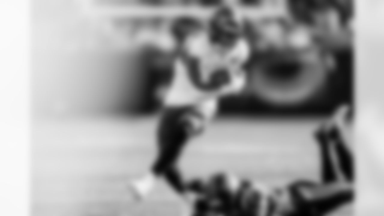 CHARLOTTE, NC - December 21, 2025 - Running Back Rachaad White #1 of the Tampa Bay Buccaneers during the game between the Tampa Bay Buccaneers and Carolina Panthers. The Bucs lost the game, 23-20. Photo By Tori Richman/Tampa Bay Buccaneers