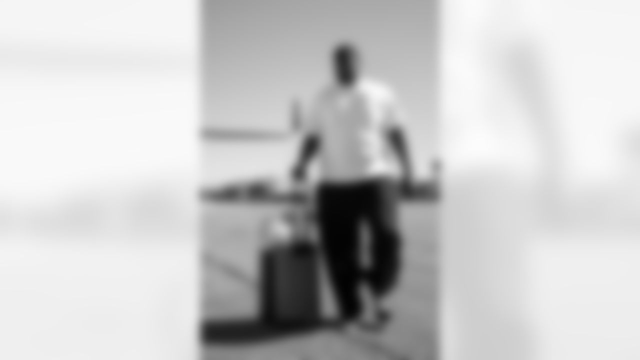 TAMPA, FL - December 20, 2025 - The Tampa Bay Buccaneers depart before the Week 16 game against the Carolina Panthers. Photo By Tori Richman/Tampa Bay Buccaneers