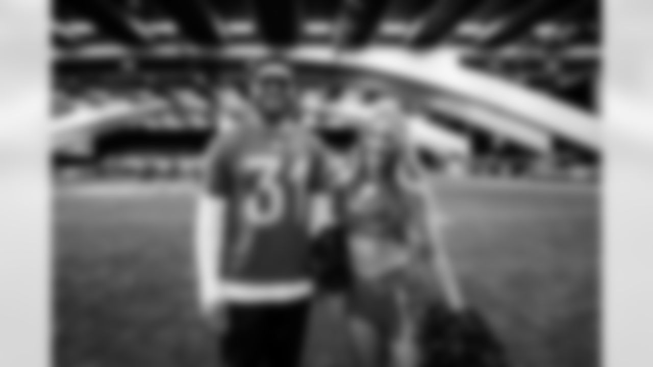 SAN FRANCISCO, CA - February 02, 2026 - Safety Antoine Winfield Jr. #31 of the Tampa Bay Buccaneers and Tampa Bay Buccaneers Pro Bowl Cheerleader Savannah at Pro Bowl practice at Moscone Center. Photo By Tori Richman/Tampa Bay Buccaneers