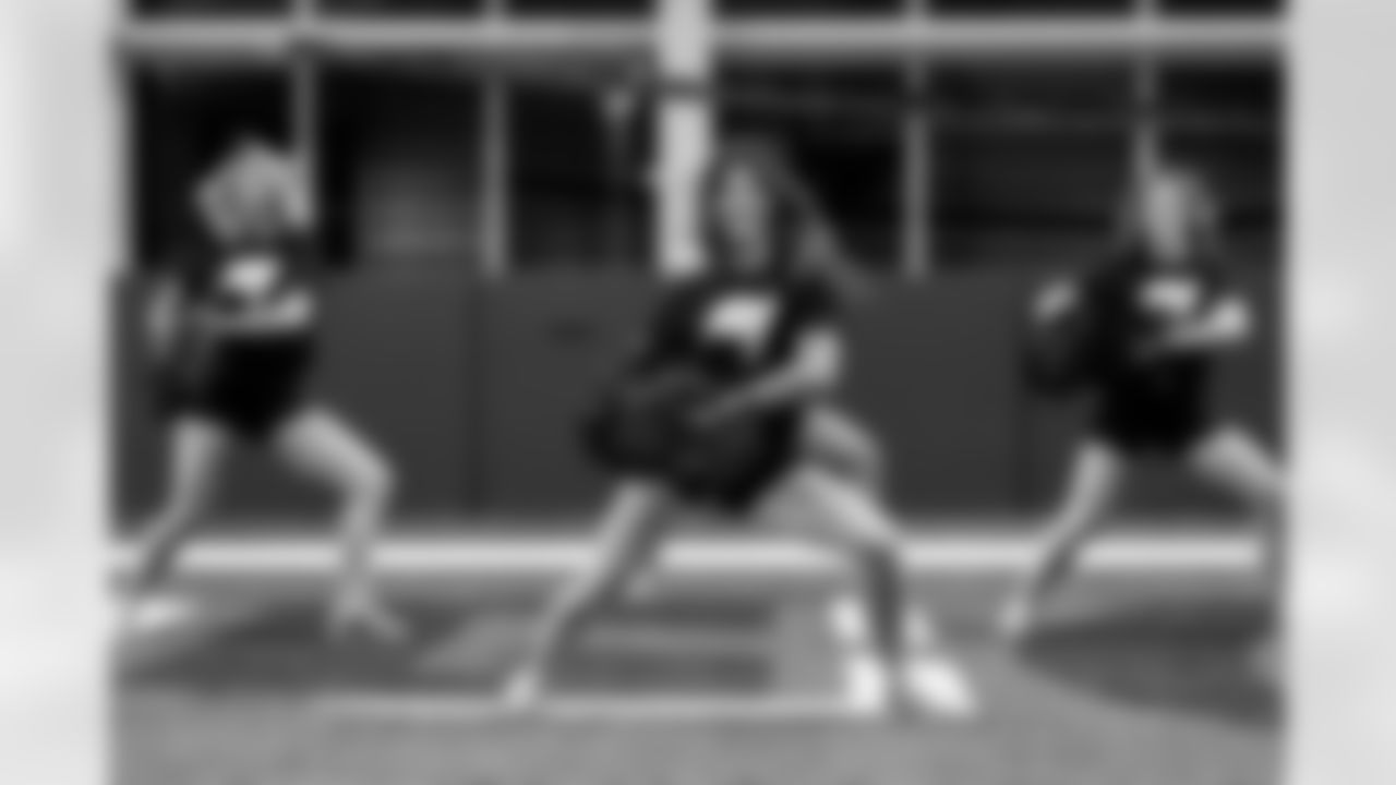 TAMPA, FL - December 04, 2025 - Tampa Bay Buccaneers Cheerleaders field rehearsal at AdventHealth Training Center. Photo By Tori Richman/Tampa Bay Buccaneers