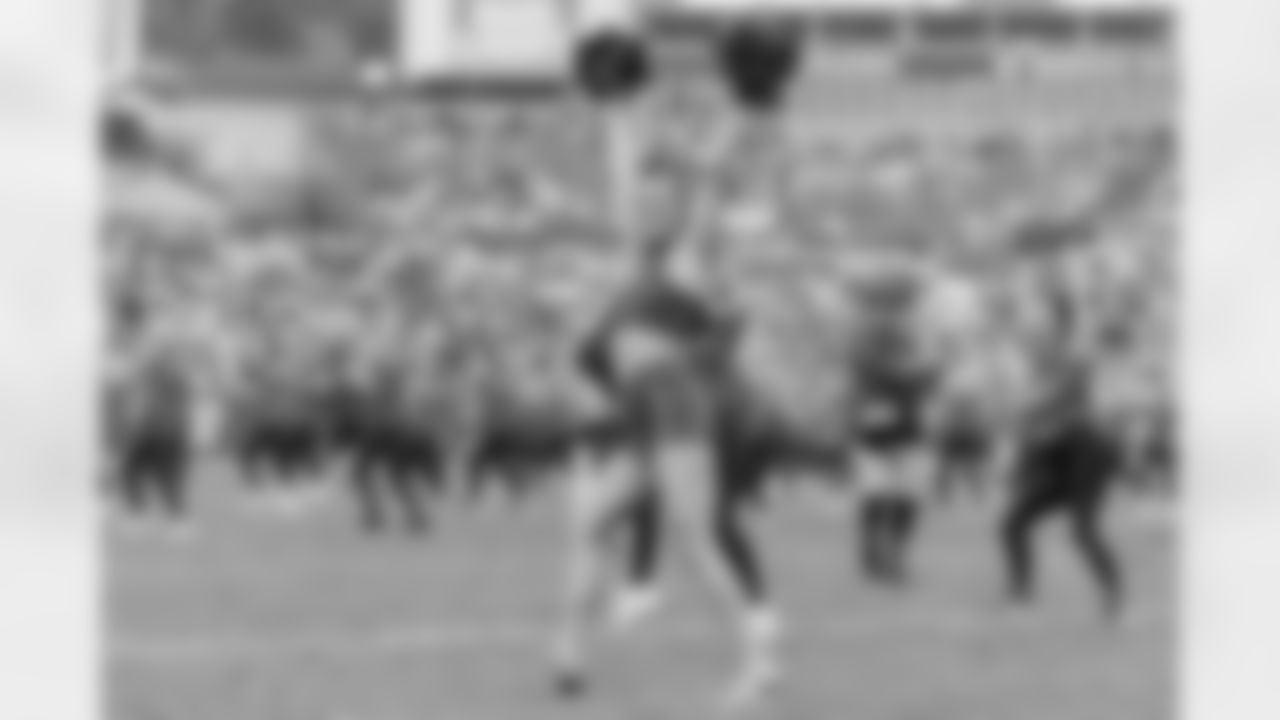 TAMPA, FL - December 07, 2025 - The Tampa Bay Buccaneers and New Orleans Saints during a regular season game at Raymond James Stadium. The Bucs lost the game, 24-20. Photo By Doug DeFelice/Tampa Bay Buccaneers