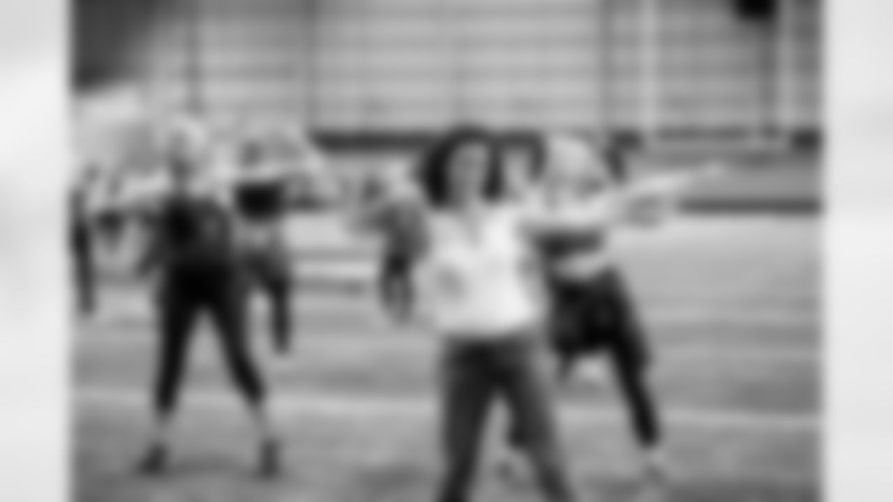 TAMPA, FL - November 19, 2025 - Tampa Bay Buccaneers Cheerleaders and Alumni during Field Rehearsal at AdventHealth Training Center. Photo By Tori Richman/Tampa Bay Buccaneers