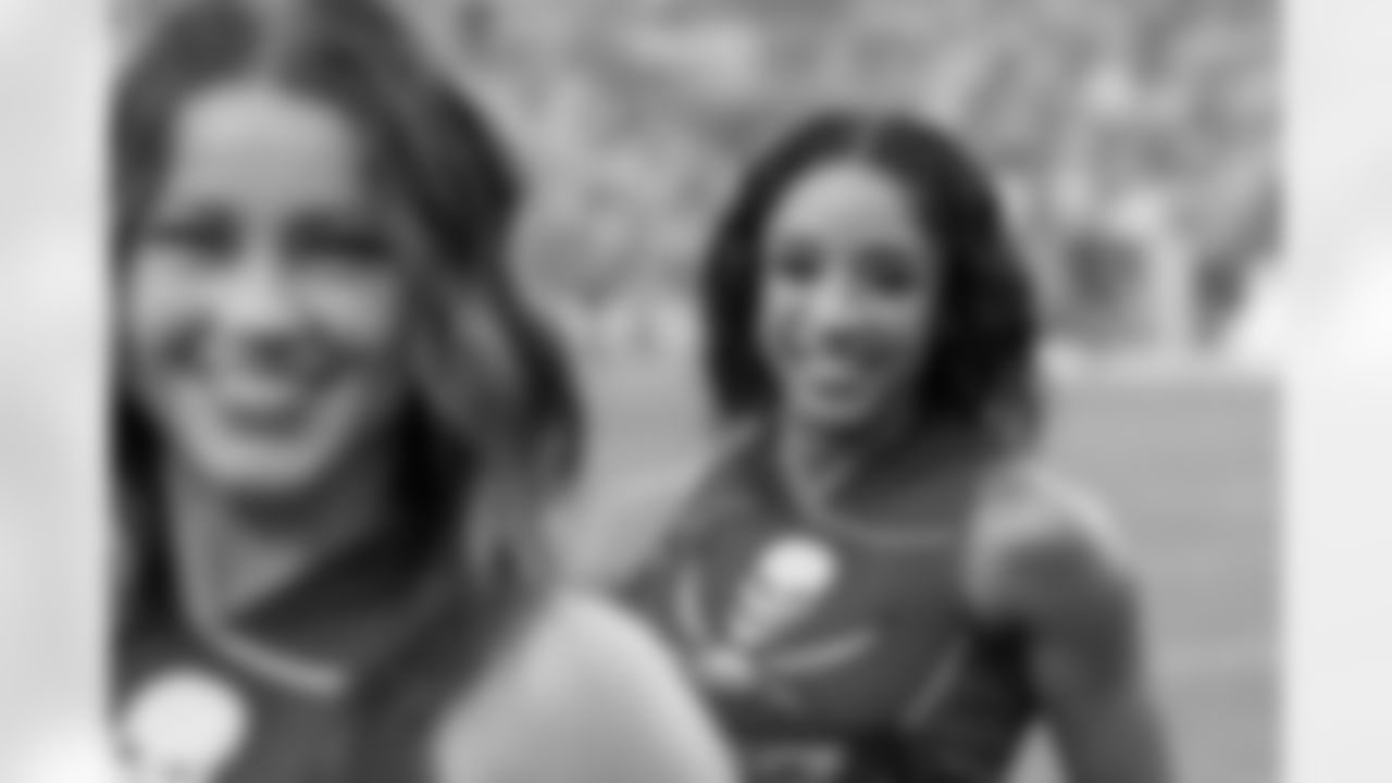 TAMPA, FL - January 03, 2026 - The Carolina Panthers and Tampa Bay Buccaneers play a regular season game at Raymond James Stadium. The Bucs won the game, 16-14. Photo By Doug DeFelice/Tampa Bay Buccaneers