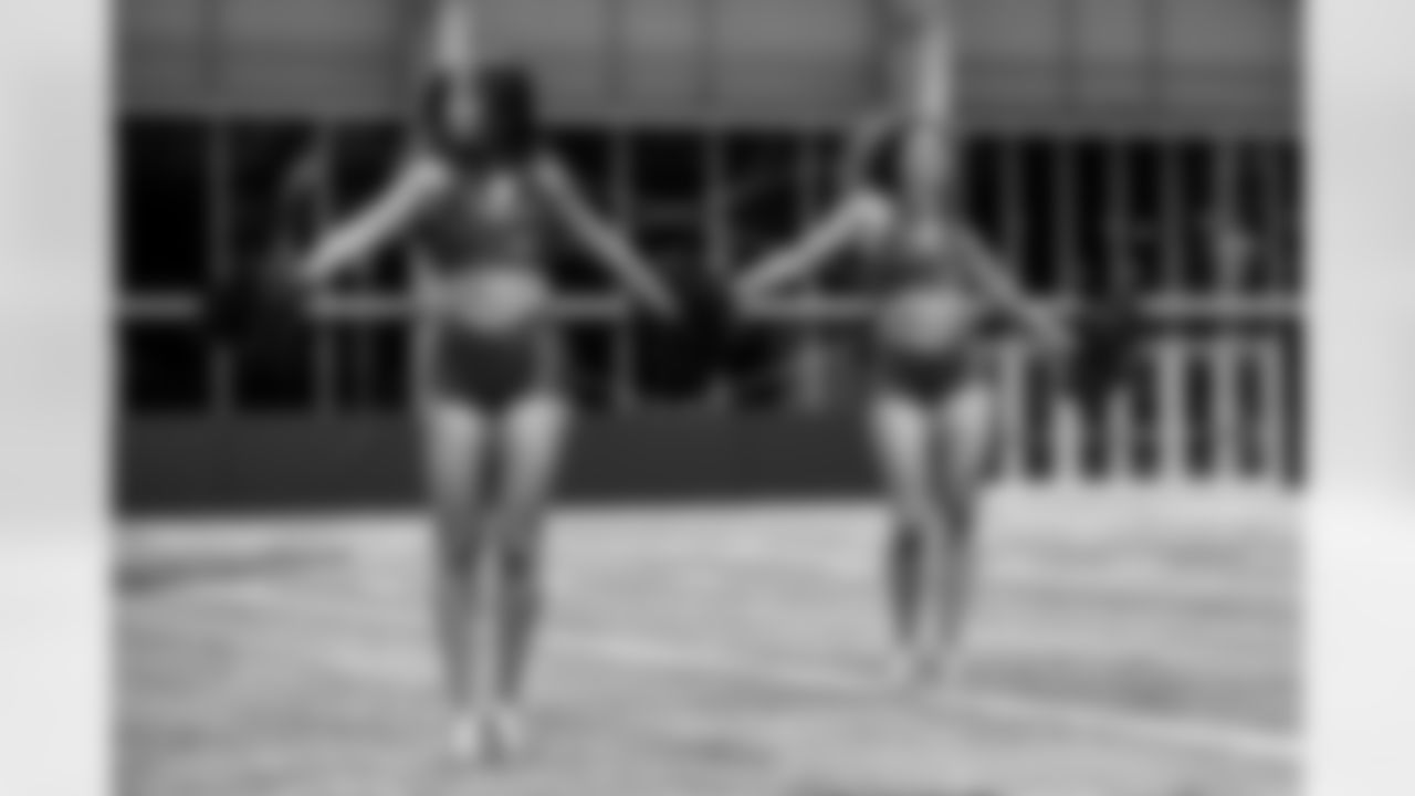 TAMPA, FL - January 02, 2026 - Tampa Bay Buccaneers Cheerleaders field rehearsal at AdventHealth Training Center. Photo By Tori Richman/Tampa Bay Buccaneers