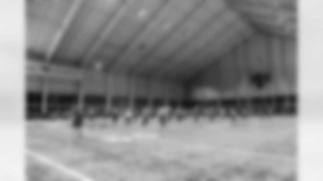 TAMPA, FL - November 19, 2025 - Tampa Bay Buccaneers Cheerleaders and Alumni during Field Rehearsal at AdventHealth Training Center. Photo By Tori Richman/Tampa Bay Buccaneers