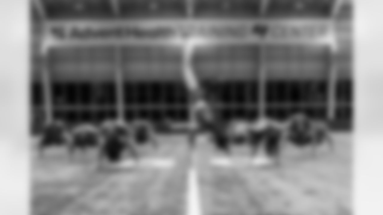 TAMPA, FL - January 02, 2026 - Tampa Bay Buccaneers Cheerleaders field rehearsal at AdventHealth Training Center. Photo By Tori Richman/Tampa Bay Buccaneers