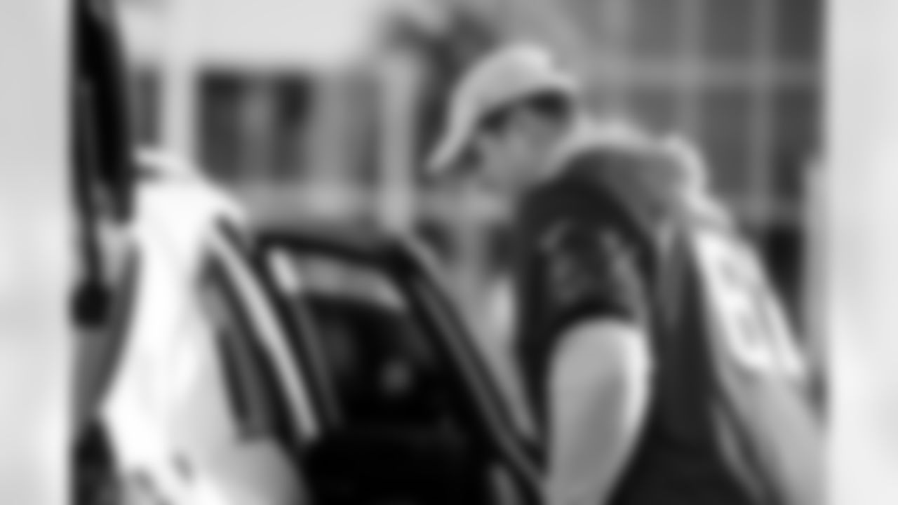 TAMPA, FL - November 25, 2025 - Center Graham Barton #62 of the Tampa Bay Buccaneers during Turkey Time with the O-Line. Photo By Kyle Zedaker/Tampa Bay Buccaneers