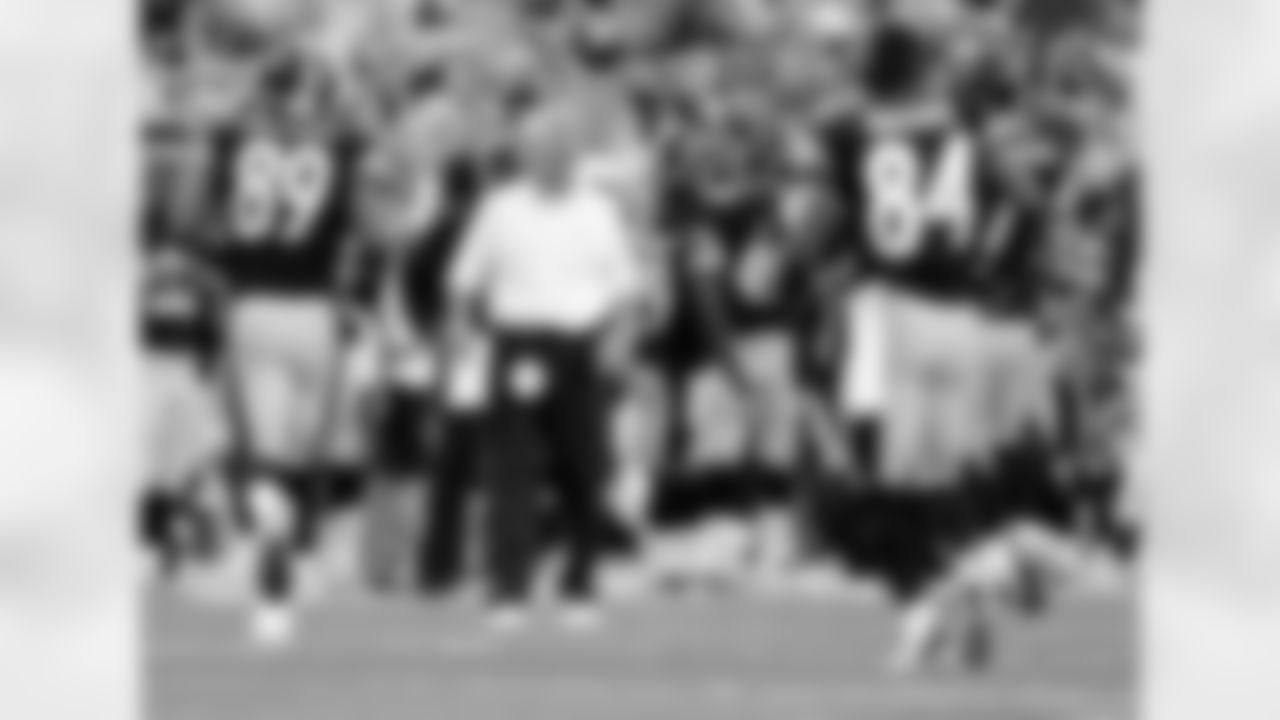 Pittsburgh Steelers special teams coach Danny Smith, center, talks to his team as they come from the field during the first quarter of an NFL preseason football game on Saturday, Aug. 10, 2013, in Pittsburgh. (AP Photo/Don Wright)