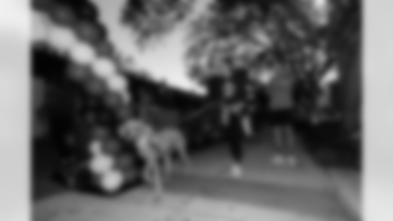 ST. PETERSBURG, FL - November 13, 2025 - "Bucs Run" Raise The Flags event with Pinellas Run Club at Park & Rec in St. Petersburg. Photo By Doug DeFelice/Tampa Bay Buccaneers