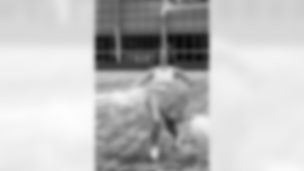 TAMPA, FL - December 09, 2025 - Tampa Bay Buccaneers Cheerleaders during Field Rehearsal at AdventHealth Training Center. Photo By Tori Richman/Tampa Bay Buccaneers