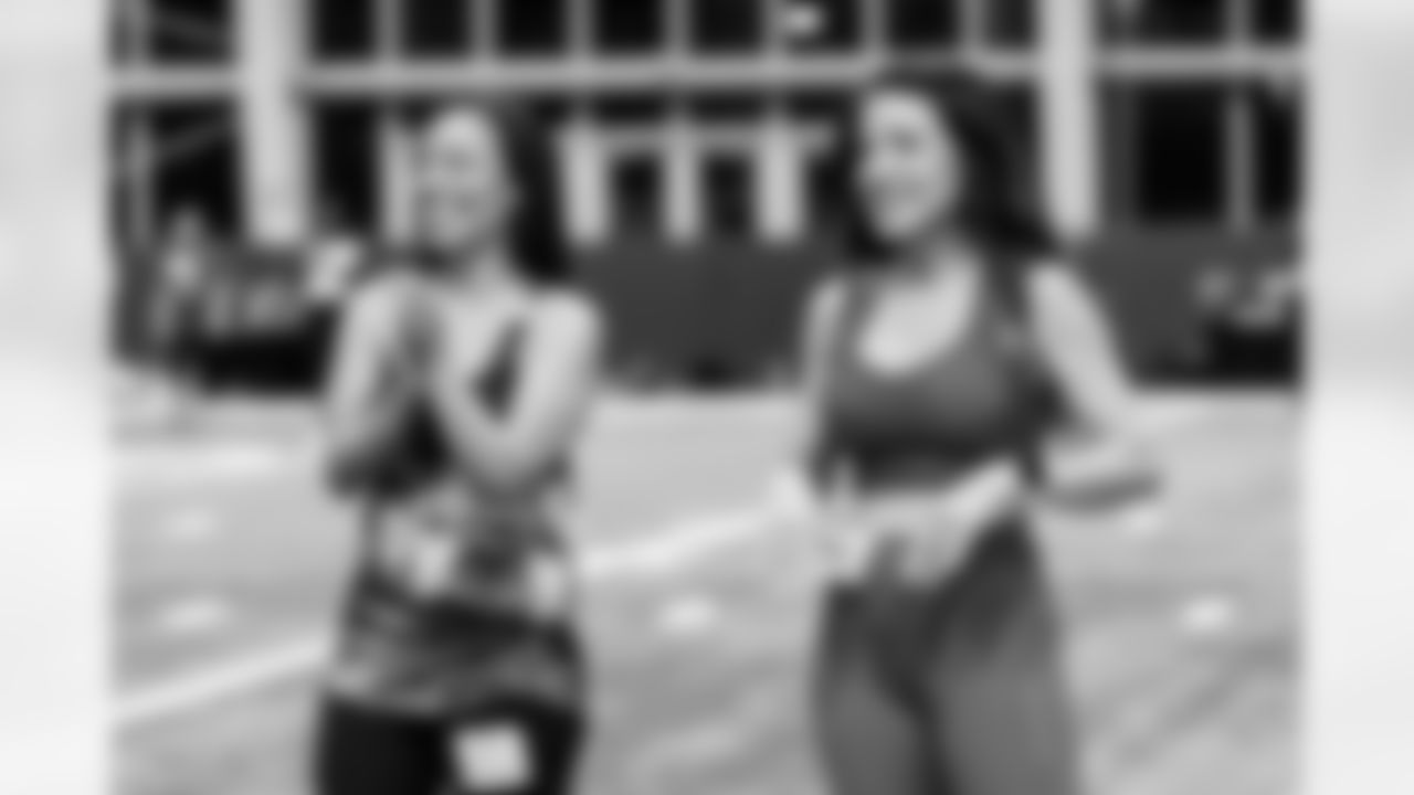 TAMPA, FL - November 19, 2025 - Tampa Bay Buccaneers Cheerleaders and Alumni during Field Rehearsal at AdventHealth Training Center. Photo By Tori Richman/Tampa Bay Buccaneers